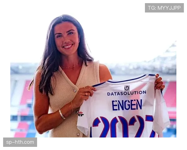 里昂女足球员受邀观摩男足训练，谈性别平等在足球领域的进步